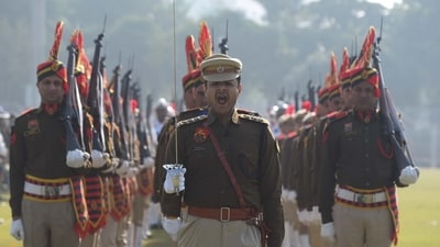 Battalion of Gurugram Police, women police, traffic police, home guard, NCC boys, NCC girls, civil defence and parjatantra ke phari march past during the full dress rehearsal of 76th Republic Day celebration in Tau Devi Lal Stadium at sector-38 near Rajiv Chowk, in Gurugram. (Parveen Kumar/Hindustan Times) Battalion of Gurugram Police, women police, traffic police, home guard, NCC boys, NCC girls, civil defence and parjatantra ke phari march past during the full dress rehearsal of 76th Republic Day celebration in Tau Devi Lal Stadium at sector-38 near Rajiv Chowk, in Gurugram. (Parveen Kumar/Hindustan Times)