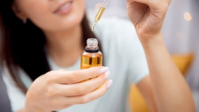 Using castor oil for hair can offer several benefits, making your strands strong. (Adobe Stock) Using castor oil for hair can offer several benefits, making your strands strong. (Adobe Stock)