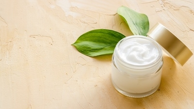 The best face moisturizer can keep your skin smooth and soft. (Adobe Stock)