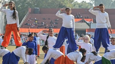 Children perform during the rehearsals for the country's upcoming Republic Day parade in Amritsar (Narinder NANU / AFP)) Children perform during the rehearsals for the country's upcoming Republic Day parade in Amritsar (Narinder NANU / AFP))
