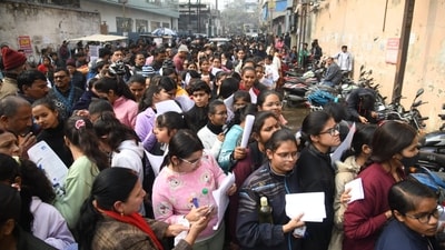 Students to appear for JEE Mains exam at an examination centre at Patliputra in Patna. (Santosh Kumar ) Students to appear for JEE Mains exam at an examination centre at Patliputra in Patna. (Santosh Kumar )