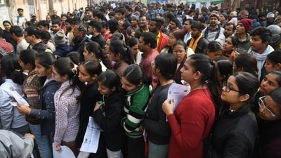 Aspirants outside an examination centre at Patliputra in Patna waiting to appear for JEE Main exam 2025. (Santosh Kumar ) Aspirants outside an examination centre at Patliputra in Patna waiting to appear for JEE Main exam 2025. (Santosh Kumar )