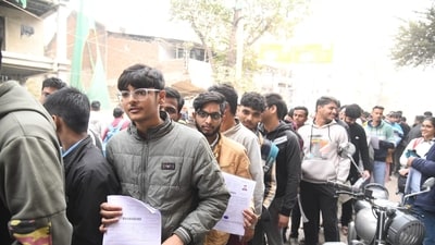 Aspirants standing in queue before appearing in the JEE Mains exam at an examination centre at Patliputra in Patna. (Santosh Kumar ) Aspirants standing in queue before appearing in the JEE Mains exam at an examination centre at Patliputra in Patna. (Santosh Kumar )