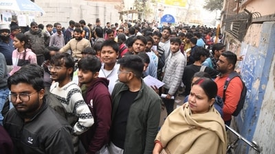 Candidates standing in queue before appearing in the JEE Mains exam at an examination centre at Patliputra in Patna. (Santosh Kumar ) Candidates standing in queue before appearing in the JEE Mains exam at an examination centre at Patliputra in Patna. (Santosh Kumar )