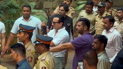 Saif Ali Khan stabbing case: Bollywood actor Saif Ali Khan discharged from Lilavati Hospital 5 days after the stabbing incident and back to home. Mumbai, India. Jan 21, 2025. (Hindustan Times) Saif Ali Khan stabbing case: Bollywood actor Saif Ali Khan discharged from Lilavati Hospital 5 days after the stabbing incident and back to home. Mumbai, India. Jan 21, 2025. (Hindustan Times)