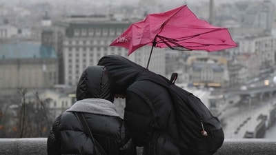 As they get ready for what may be one of the deadliest storms in recent memory, authorities in the UK and Ireland have shuttered schools and urged residents to stay home. (AFP/Genya SAVILOV/representative)