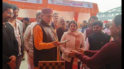 Uttar Pradesh finance minister Suresh Khanna at UP Day celebrations at Namo Ghat in Varanasi on January 24. (HT photo)