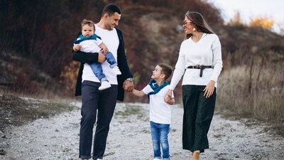 Tips for parents to help siblings bond with newborns and adjust to changes. (Freepik) Tips for parents to help siblings bond with newborns and adjust to changes. (Freepik)