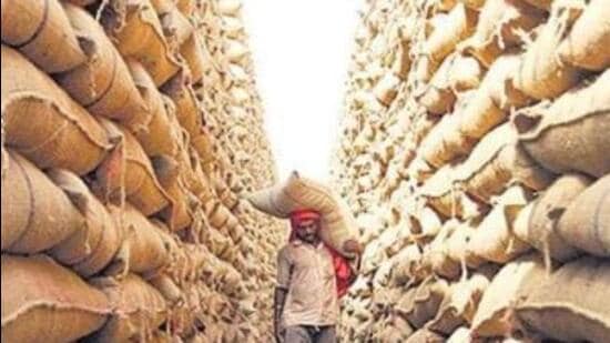 Punjab has 85 large-scale roller flour mills which process 2 lakh tonnes of wheat into flour and other byproducts every month. (HT File)