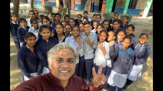 Sunil Jaglan, 42, a former sarpanch of Bibipur village in Jind district, taking a selfie with daughters of Haryana on National Girl Child Day on Friday. (HT Photo)