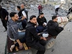 A Palestinian man wounded in an Israeli fire is transported on a donkey cart, following a delay in the ceasefire between Israel and Hamas over the hostage list, in the northern Gaza Strip, January 19, 2025. REUTERS/Dawoud Abu Alkas     TPX IMAGES OF THE DAY