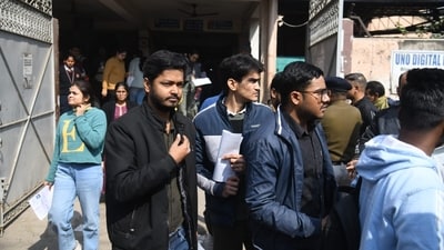CMAT aspirants coming out of exam centre at Patliputra in Patna. (Santosh Kumar ) CMAT aspirants coming out of exam centre at Patliputra in Patna. (Santosh Kumar )