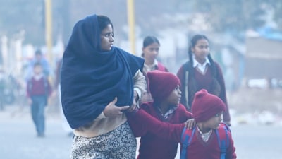 School-going children brave the winter Chill and Fog at Dwarka Park, in New Delhi. (file) (Vipin Kumar/Hindustan Times) School-going children brave the winter Chill and Fog at Dwarka Park, in New Delhi. (file) (Vipin Kumar/Hindustan Times)
