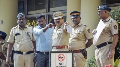 As part of their investigation into the attack on Saif Ali Khan at his home last week, Mumbai Police gathered the actor's clothing and blood sample for analysis. (ANI/Jitendra Takale) As part of their investigation into the attack on Saif Ali Khan at his home last week, Mumbai Police gathered the actor's clothing and blood sample for analysis. (ANI/Jitendra Takale)