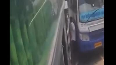 A man in Tamil Nadu had a miraculous escape after being trapped between two buses. (X/@Venkatesh_G1324) A man in Tamil Nadu had a miraculous escape after being trapped between two buses. (X/@Venkatesh_G1324)