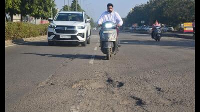 Several potholes have appeared on the 200-ft road. (HT Photo) Several potholes have appeared on the 200-ft road. (HT Photo)