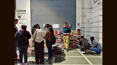 To be sure, CP is rich with pavement bookstalls. Most of these stalls mostly hawk self-help type paperbacks (HT Photo) To be sure, CP is rich with pavement bookstalls. Most of these stalls mostly hawk self-help type paperbacks (HT Photo)