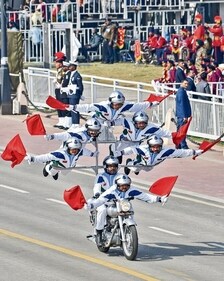 The Daredevils Motorcycle Rider Display Team of the Indian Army leaves the crowd spellbound with their gravity-defying stunts. (Photo: Rahul Singh/ANI) The Daredevils Motorcycle Rider Display Team of the Indian Army leaves the crowd spellbound with their gravity-defying stunts. (Photo: Rahul Singh/ANI)