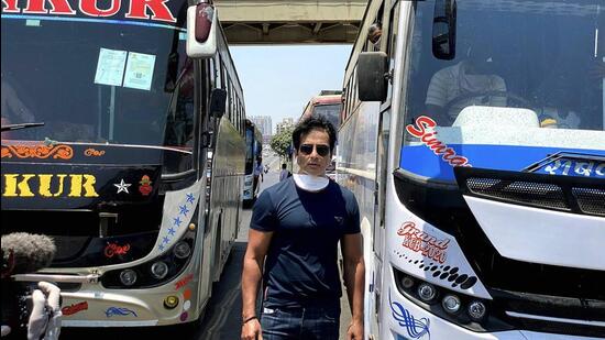 Bollywood actor Sonu Sood sending off 350 migrant workers to their native places in Karnataka by buses, amid COVID-19 lockdown in Mumbai (PTI)