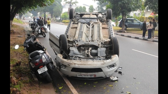 Cars emerged as the leading cause of fatal, grievous and minor crashes. Out of the total fatal accidents, 21 were caused by cars and 12 by trucks. (HT File Photo)