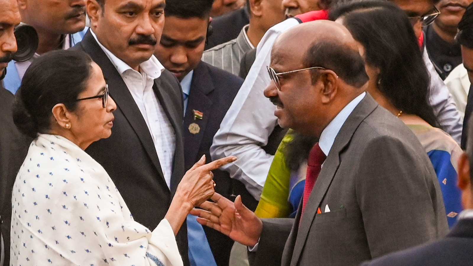 Republic Day: Mamata Banerjee claims Bengal Police band denied entry in Raj Bhawan | Latest News India Republic Day: Mamata Banerjee claims Bengal Police band denied entry in Raj Bhawan | Latest News India