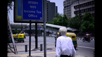 For decades, various governments have tried to bring those outside the tax net into it and have failed Pradeep Gaur/ Mint (Pradeep Gaur/ Mint)