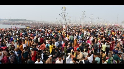Heavy pilgrim influx at Mahakumbh Nagar ahead of the Mauni Amavasya snan. (Anil Kumar Maurya/HT) Heavy pilgrim influx at Mahakumbh Nagar ahead of the Mauni Amavasya snan. (Anil Kumar Maurya/HT)