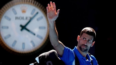 Novak Djokovic waves to the crowd as he leaves the court after retiring from his semi-final against Alexander Zverev. (HT_PRINT) Novak Djokovic waves to the crowd as he leaves the court after retiring from his semi-final against Alexander Zverev. (HT_PRINT)