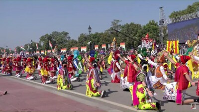 Republic Day 2025: 5,000 artists from across different cultures of India covered the entire Kartavya Path to display their performance. (DD)