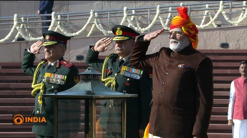 Republic Day 2025: PM Narendra Modi paid his respects to the fallen soldiers at the National War Memorial. (DD News) Republic Day 2025: PM Narendra Modi paid his respects to the fallen soldiers at the National War Memorial. (DD News)