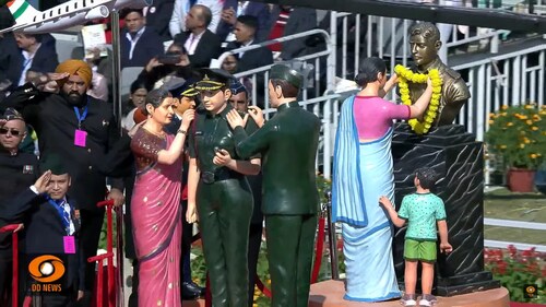 A Veterans’ Tableau was displayed on the theme ‘Viksit Bharat ki Ore Sadaiv Agrasar’ as a heartfelt tribute to the unwavering spirit of our veterans, who are the symbols of discipline, resilience, and unyielding dedication. (DD/YouTube) A Veterans’ Tableau was displayed on the theme ‘Viksit Bharat ki Ore Sadaiv Agrasar’ as a heartfelt tribute to the unwavering spirit of our veterans, who are the symbols of discipline, resilience, and unyielding dedication. (DD/YouTube)
