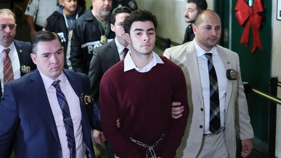 Luigi Nicholas Mangione (C) arrives at Manhattan Criminal Court in New York on December 23, 2024. Mangione, 26, is accused of shooting UnitedHealthcare chief executive Brian Thompson on a Manhattan street on December 4. (Photo by CHARLY TRIBALLEAU / AFP) (AFP)