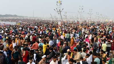 Heavy pilgrim influx at Mahakumbh Nagar ahead of the Mauni Amavasya snan. (Anil Kumar Maurya/HT) Heavy pilgrim influx at Mahakumbh Nagar ahead of the Mauni Amavasya snan. (Anil Kumar Maurya/HT)