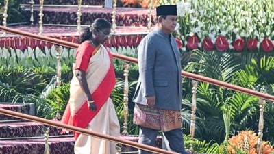 Republic Day 2025: President Droupadi Murmu (L) with guest of honour, Indonesian President Prabowo Subianto (R) leave after the 76th Republic Day parade in New Delhi. (AFP) Republic Day 2025: President Droupadi Murmu (L) with guest of honour, Indonesian President Prabowo Subianto (R) leave after the 76th Republic Day parade in New Delhi. (AFP)