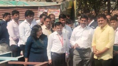 Inspecting the well in Nanded village, State Health Minister Prakash Abitkar, said, “Eighty per cent of cases are from areas around this well. The state health department and PMC are taking necessary measures to address the issue.” (HT PHOTO) Inspecting the well in Nanded village, State Health Minister Prakash Abitkar, said, “Eighty per cent of cases are from areas around this well. The state health department and PMC are taking necessary measures to address the issue.” (HT PHOTO)
