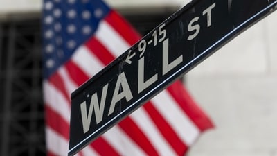 A Wall Street street sign in front of the New York Stock Exchange (NYSE) in New York, US, on Wednesday, July 31, 2024. (Bloomberg) A Wall Street street sign in front of the New York Stock Exchange (NYSE) in New York, US, on Wednesday, July 31, 2024. (Bloomberg)