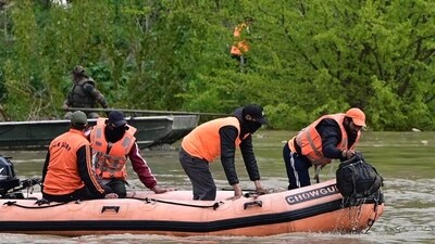 The engineering student identified as Ajay was in the boat along with friends when it caught fire during a firework display event. Police said his friends were safe but Ajay could not be traced so far. (Representational image/Waseem Andrabi /HT)