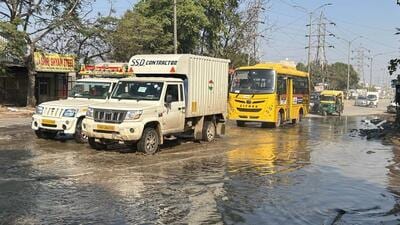Sewage on Kadipur Road, Saraswati Enclave in Gurugram on Monday. (Parveen Kumar/HT Photo) Sewage on Kadipur Road, Saraswati Enclave in Gurugram on Monday. (Parveen Kumar/HT Photo)