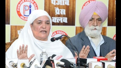 Shiromani Akali Dal leader Bibi Jagir Kaur along with party leader Gurpartap Singh Wadala addresses a press conference on current issues of the Sikh community, in Jalandhar on Monday. (ANI)