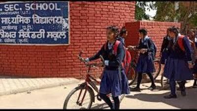 The week started with yet another sunny day, with maximum temperature reaching to 22.3°C, 0.9 degree lower than Sunday. (HT File Photo) The week started with yet another sunny day, with maximum temperature reaching to 22.3°C, 0.9 degree lower than Sunday. (HT File Photo)