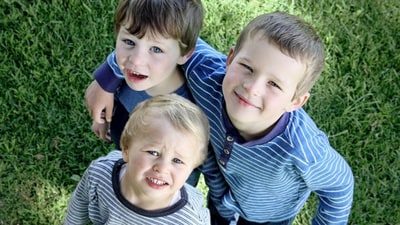 Middle children scored the highest in honesty-humility and agreeableness. (Pixabay)
