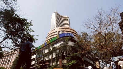 Stock Market Crash Today: The BSE Sensex and NSE Nifty 50 plummeted during the early trading session Stock Market Crash Today: The BSE Sensex and NSE Nifty 50 plummeted during the early trading session