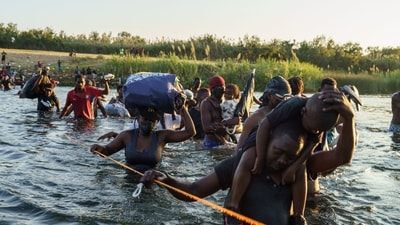 Haitian migrants continue to cross across the US-Mexico border on the Rio Grande as seen from Ciudad Acuna, Coahuila state, Mexico on September 20 (Paul Ratje / AFP) Haitian migrants continue to cross across the US-Mexico border on the Rio Grande as seen from Ciudad Acuna, Coahuila state, Mexico on September 20 (Paul Ratje / AFP)