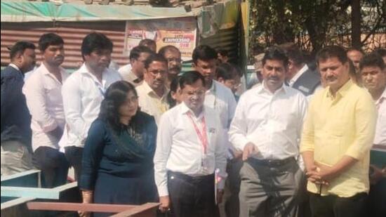 Inspecting the well in Nanded village, State Health Minister Prakash Abitkar, said, “Eighty per cent of cases are from areas around this well. The state health department and PMC are taking necessary measures to address the issue.” (HT PHOTO)