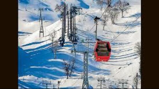 The Gulmarg Gondola is the flagship attraction of Kashmir tourism and possibly India’s most popular ropeway at a height of 13,500 ft – Asia’s highest operating cable car. (HT File)