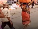 A couple at the Mahakumbh Mela 2025 used a rope to stay together amid the massive crowd.
A couple at the Mahakumbh Mela 2025 used a rope to stay together amid the massive crowd.