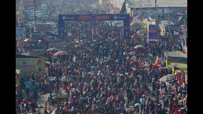 A large number of devotees are reaching Mahakumbh Nagar to take a holy dip at Sangam ahead of Mauni Amavasya, on Tuesday. (HT Photo) A large number of devotees are reaching Mahakumbh Nagar to take a holy dip at Sangam ahead of Mauni Amavasya, on Tuesday. (HT Photo)