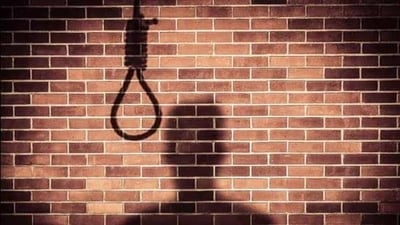 Petaru Gollapalli, who worked in a private firm, left behind a suicide note alleging harrasment by his wife. Petaru Gollapalli, who worked in a private firm, left behind a suicide note alleging harrasment by his wife.