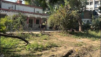 The land for the proposed multi-level parking in Sadar Bazar near the post office in Old Gurugram. (PARVEEN KUMAR/HT) The land for the proposed multi-level parking in Sadar Bazar near the post office in Old Gurugram. (PARVEEN KUMAR/HT)