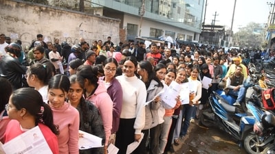 Aspirants outside exam centre in Patna before appearing for NTA JEE Mains Exam Day 4 shift 2. (Santosh Kumar ) Aspirants outside exam centre in Patna before appearing for NTA JEE Mains Exam Day 4 shift 2. (Santosh Kumar )